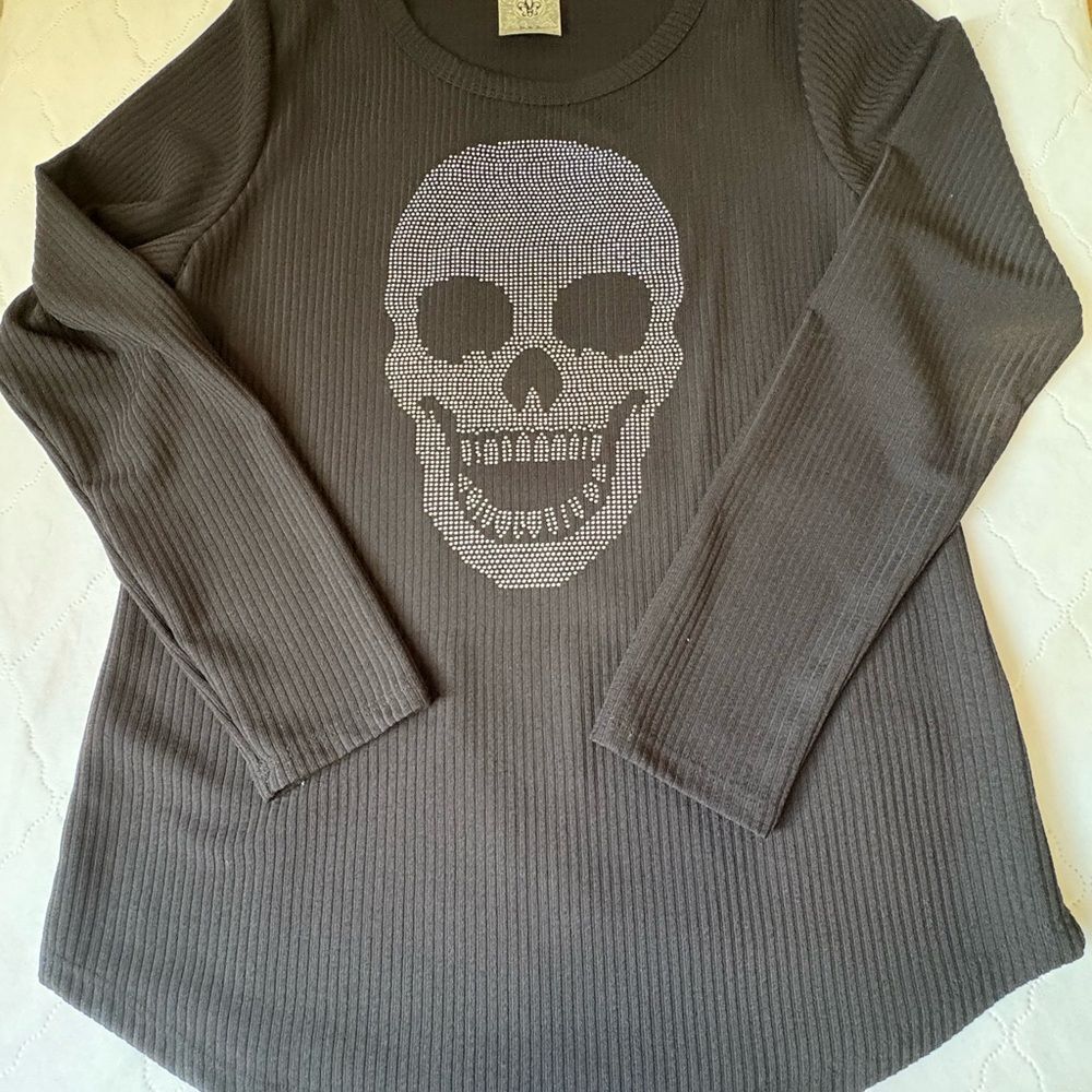 Gray Skull Long Sleeve Top